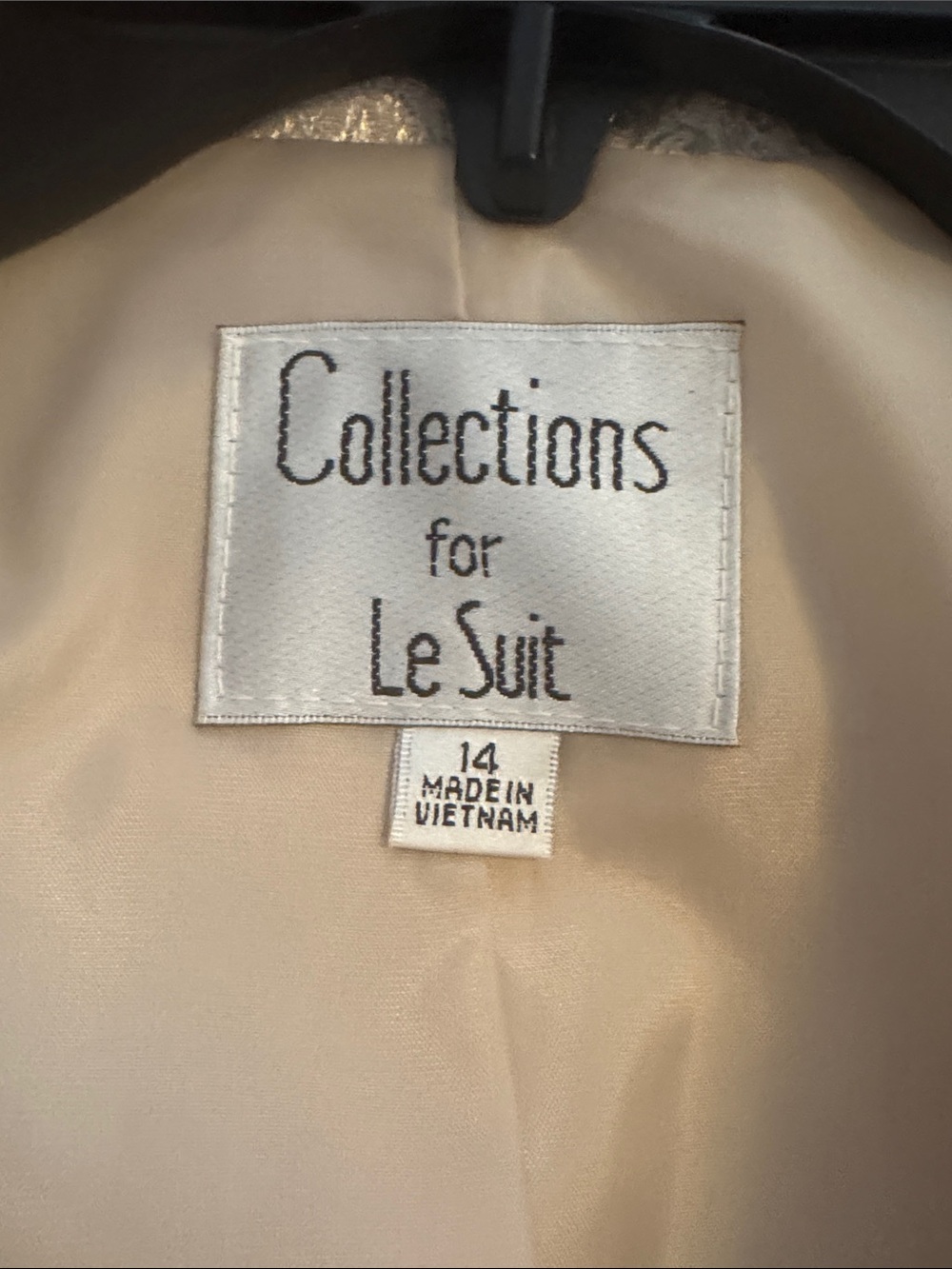 Le Suit Shimmery Cream Jacquard Blazer with Shell - Picture 5 of 5